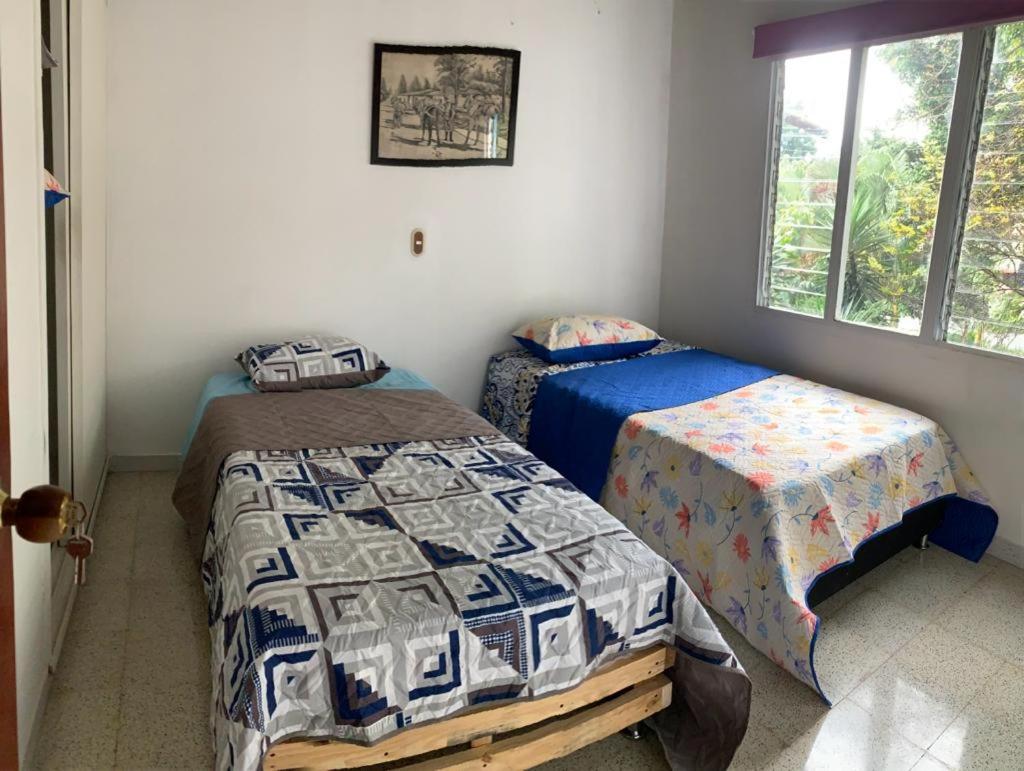 Hostel Kumho Alojamiento Medellín Eksteriør billede