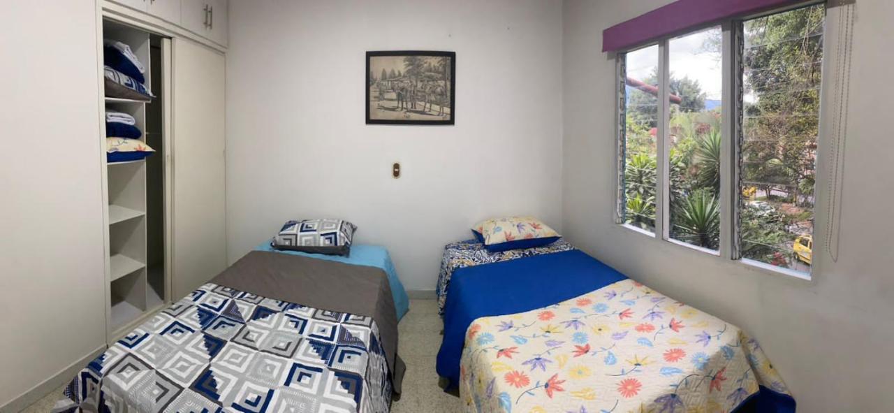 Hostel Kumho Alojamiento Medellín Eksteriør billede