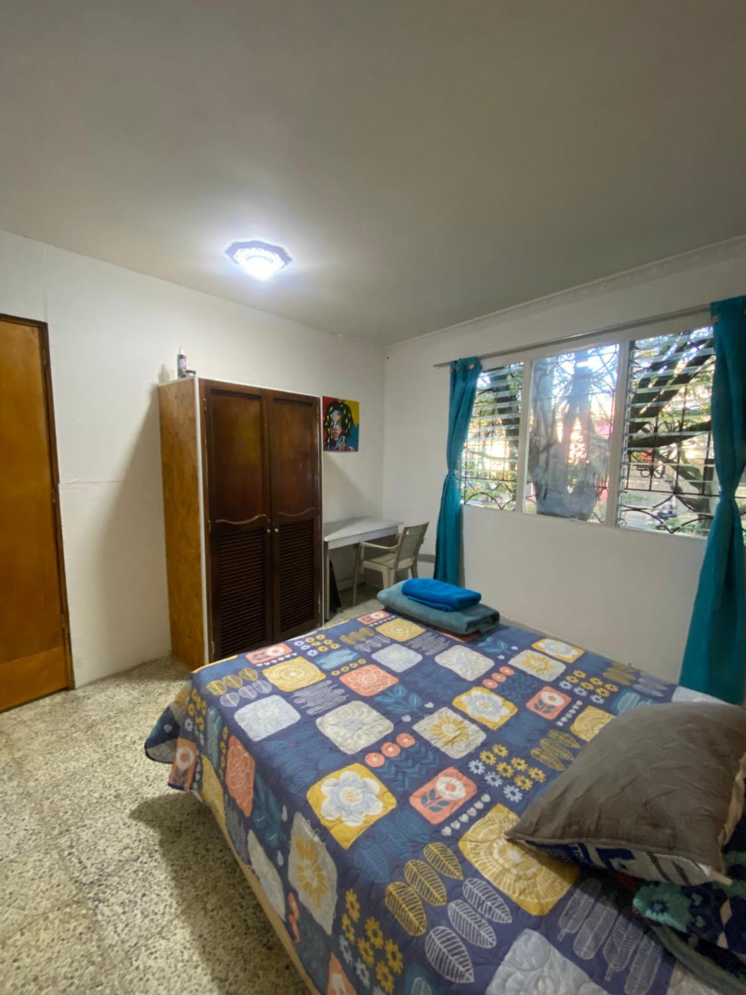 Hostel Kumho Alojamiento Medellín Eksteriør billede